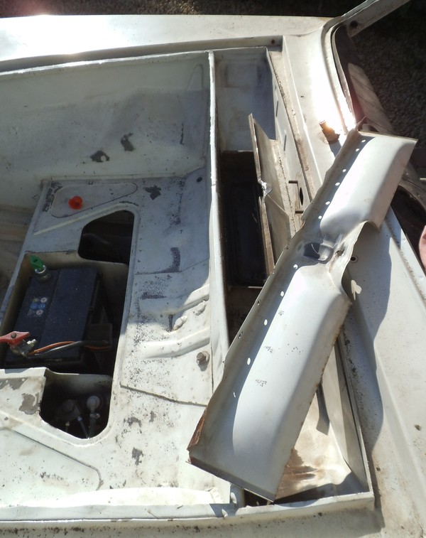 Tôle sur le radiateur de chauffage.